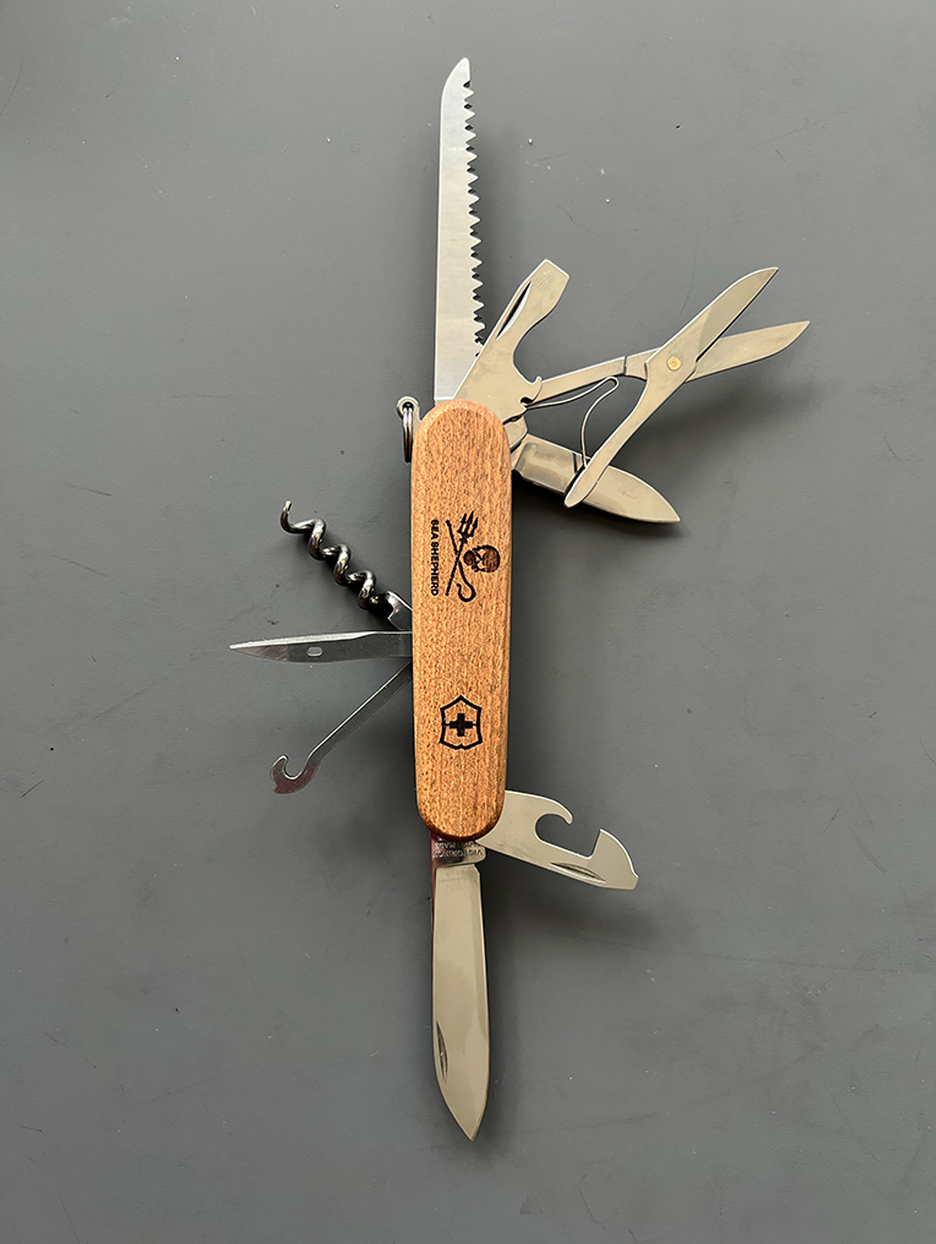 Couteau Jolly Roger Wood